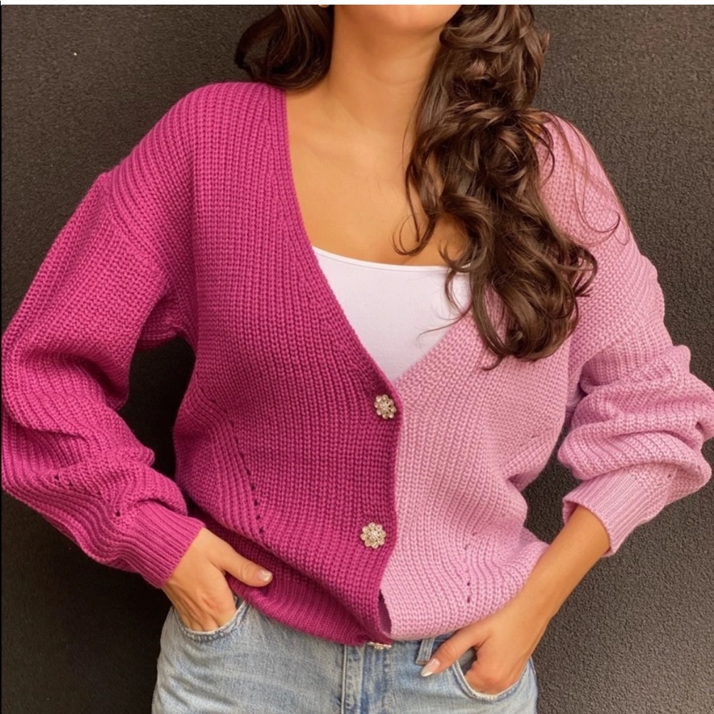 💕 Pink Color Block Sweater w/ Rhinestone Buttons – Size S - Picture 2 of 11